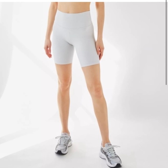 TNA Chill Atmosphere 7in High-waisted Heather Gray Biker Shorts Small - Picture 2 of 5